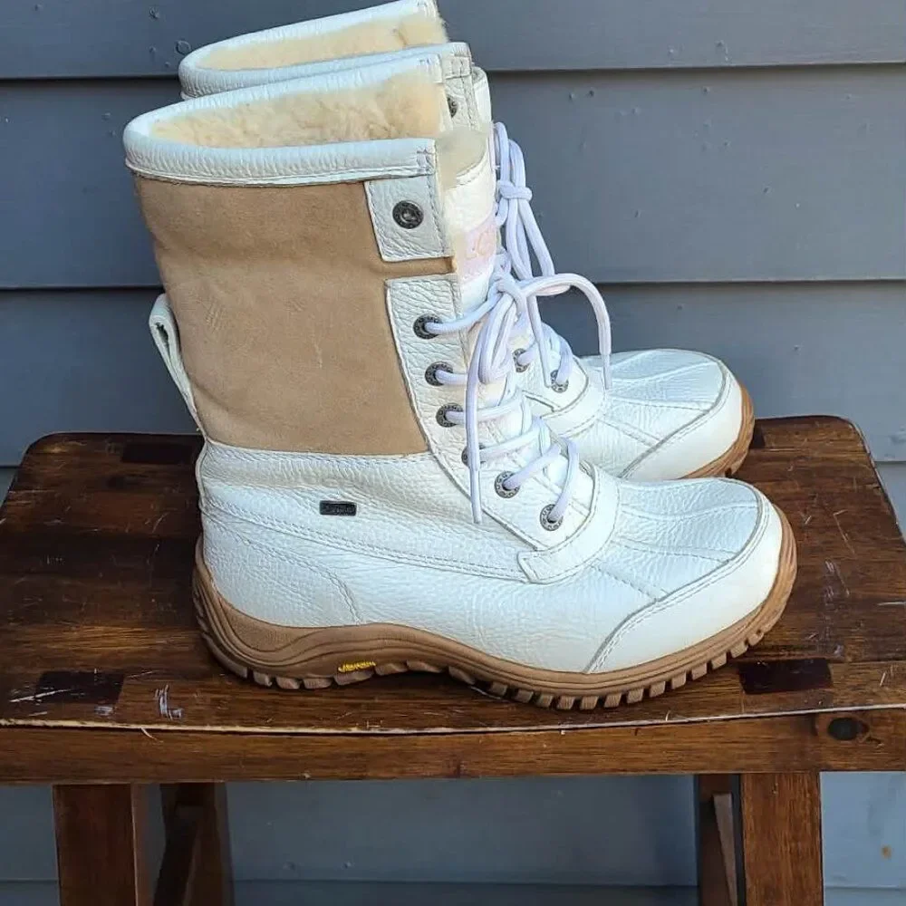 UGG White Adirondack II Shearling Snow Boot size 7 Like NEW!